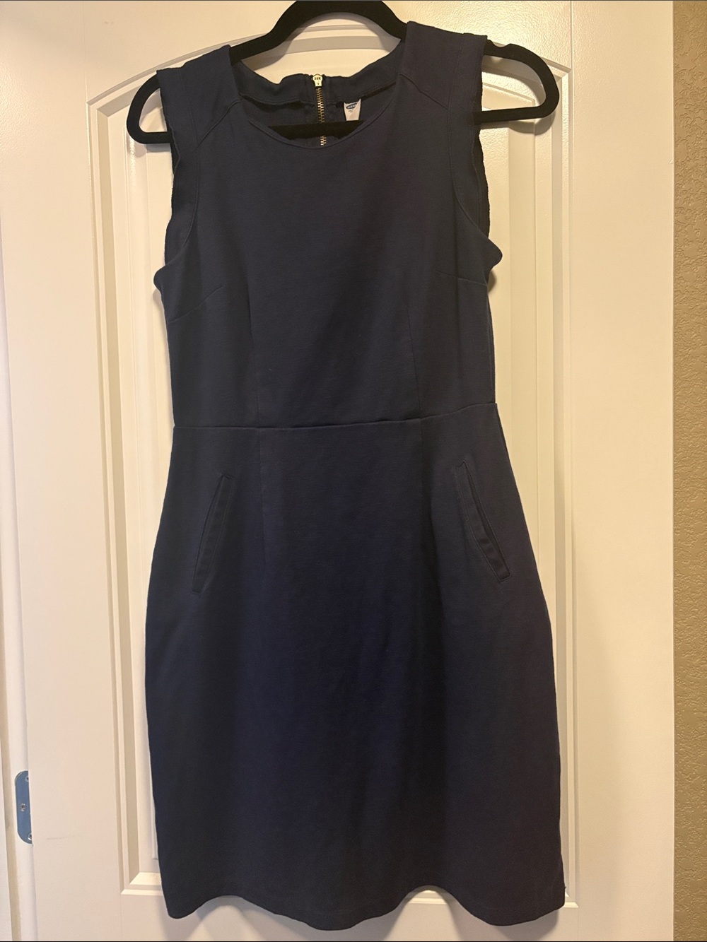 Old Navy Navy Sleeveless Sheath Dress
